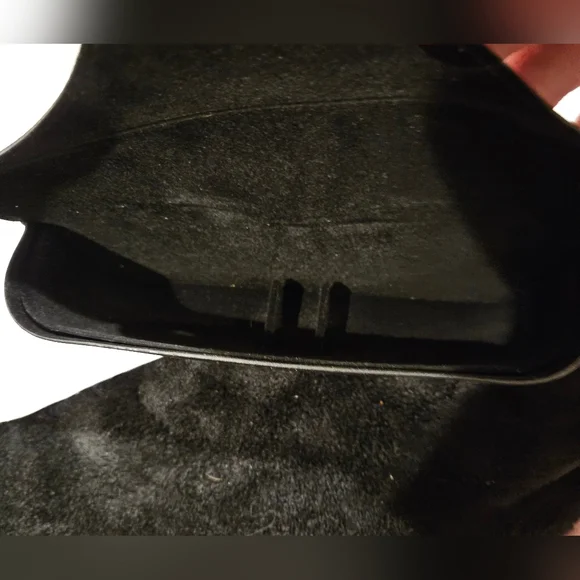 Ray-Ban Black Leather Sunglasses Case With Cleaning Cloth - Picture 3 of 4